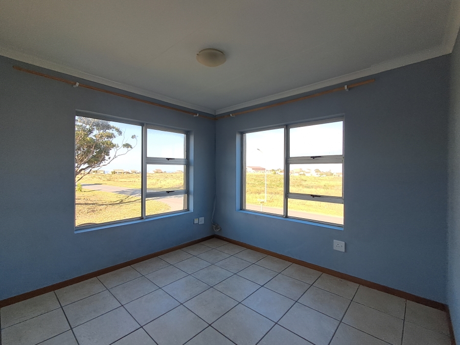 To Let 2 Bedroom Property for Rent in Wavecrest Eastern Cape